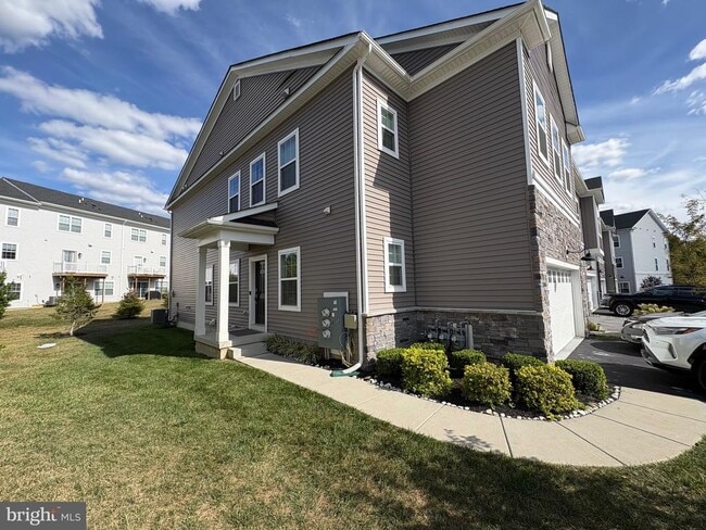 Photo - 11 Lochiel Ln