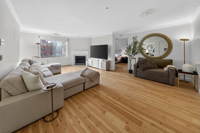 Photo - 1050 N Stuart St