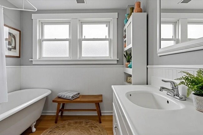 Photo - 5042 W Winnemac Ave Unit #2