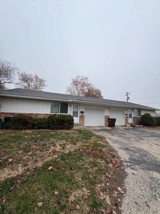 Building Photo - 2516 W Newman Pkwy Unit #A