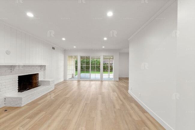 Photo - Newly REMODELED large 4 bed / 4 bath home w/ family room, private bonus room / home office, and "...