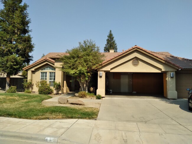 Photo - 553 W Fallbrook Ave