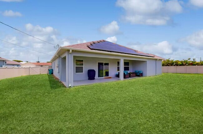 Photo - 438 SW Naftal Pl