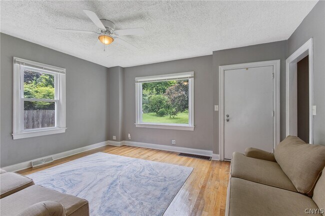 116 Richmond Rd E