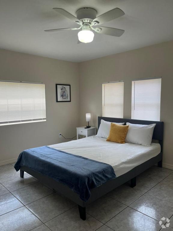 Building Photo - 875 S Lake Shore Way Rental
