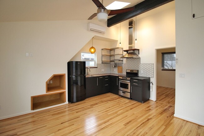 Building Photo - 5980 SE Steele St Rental