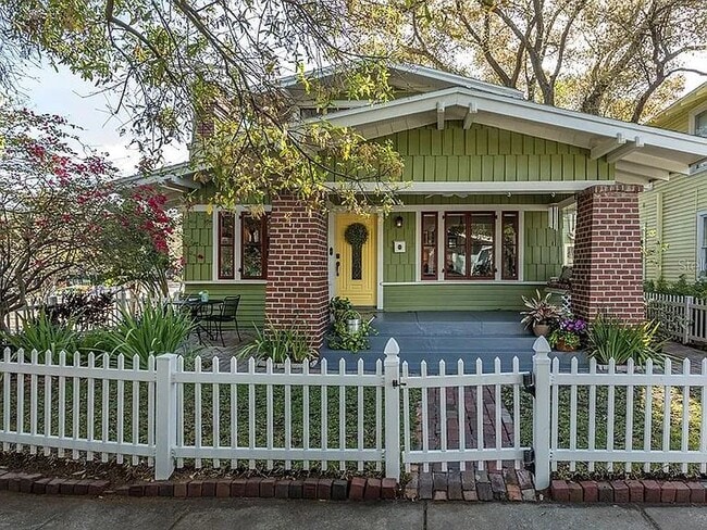 Building Photo - 702 S Bungalow Terrace Rental