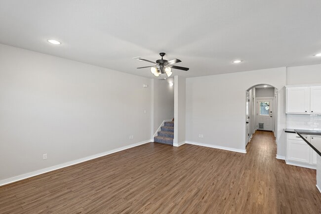 Photo - 415 Goldilocks Ln