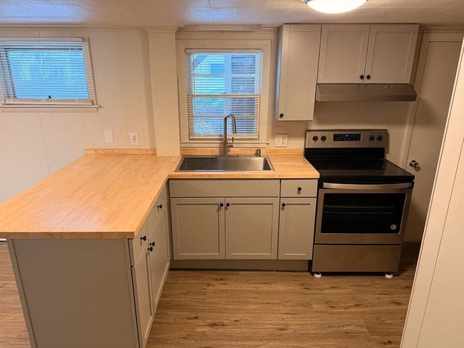 Kitchen - 39 Green St Unit 101