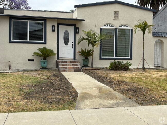 Building Photo - 2206 W 75th St Rental
