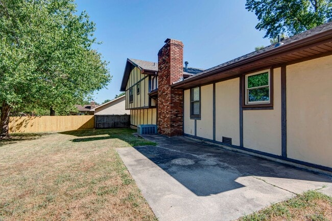 Photo - 3839 N Stewart Ave