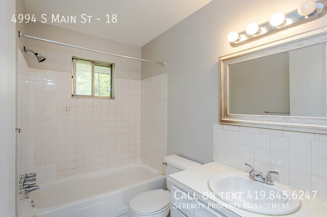 Photo - 4994 Main St