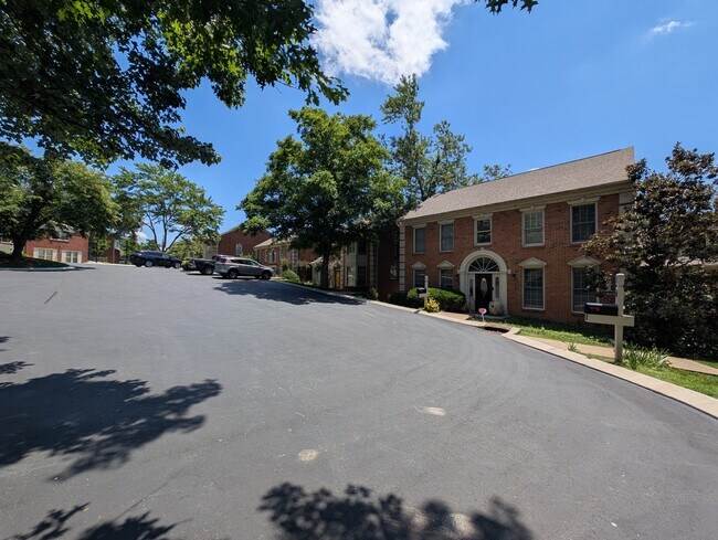 Photo - 407 Clairton Ct