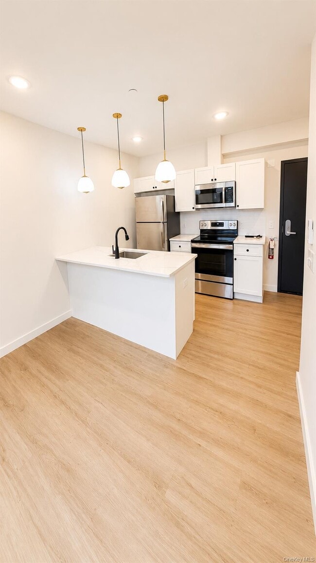 Building Photo - 136 202 Unit 202