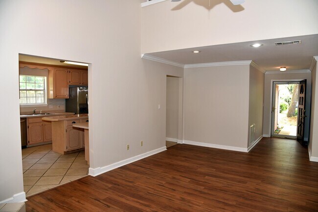 Photo - 1594 Parkwood Ct