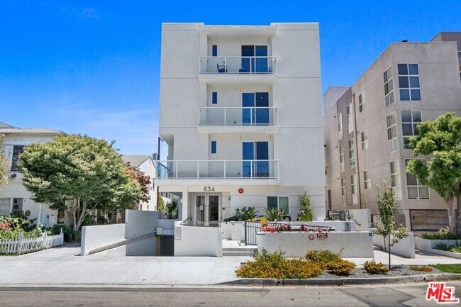 Building Photo - 834 S Shenandoah St Unit 102 Rental