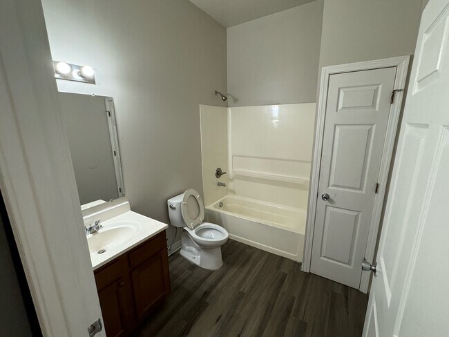 Photo - Roselawn Summit Apartments