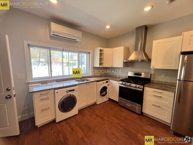 Building Photo - 113 Moore St Unit 1 Rental