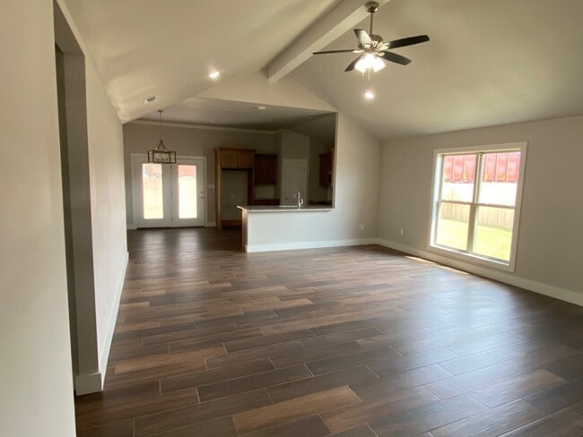 Photo - 303 Ranger St