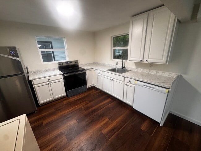 Photo - 326 W College St
