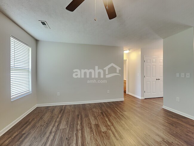 Photo - 305 Deer Creek Drive