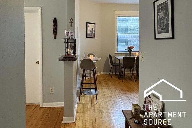 Photo - 917 W Waveland Ave Unit 1C