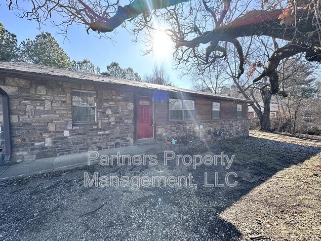Building Photo - 1740 N Gregg Ave Rental