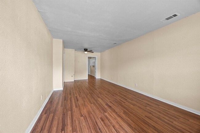 Photo - 906 W Dean Ave