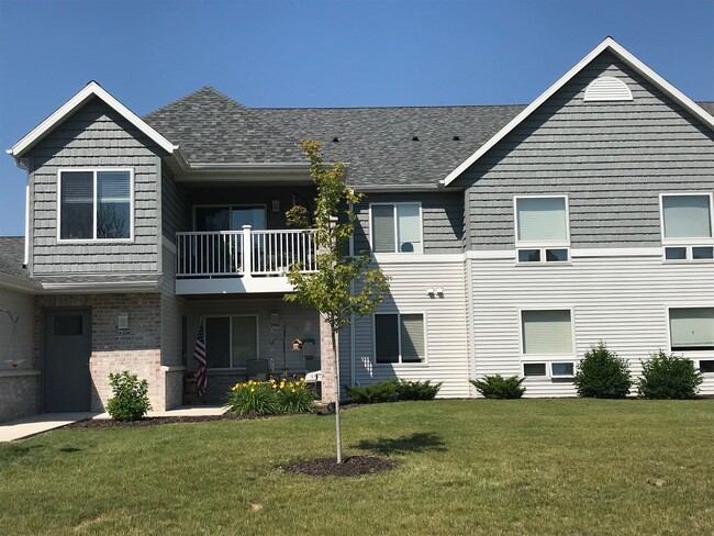 Photo - W206N16097 Stonebrook Dr Unit 2 Bedroom