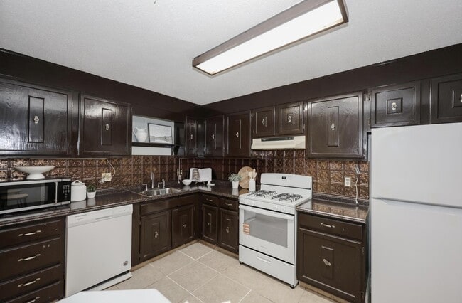 Photo - 19 Country Club Dr