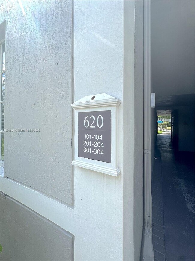 Photo - 620 SW 111th Ave Unit 304