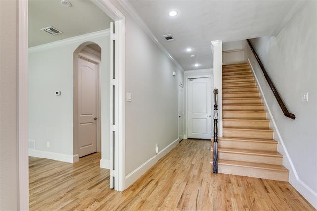 Photo - 5921 Oram St