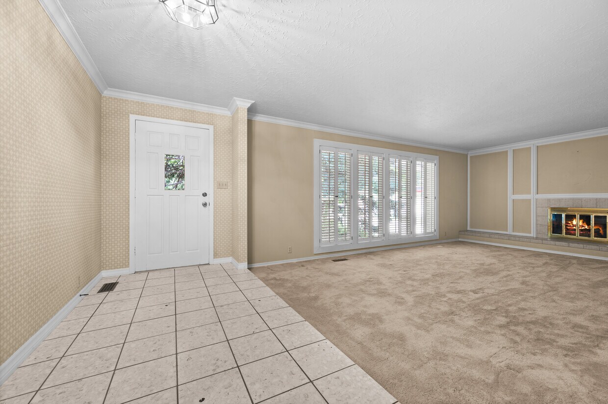 Entry & living - 1480 E Millbrook Way (Bountiful, UT)