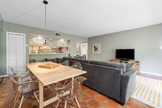 Photo - 11863 Wimbledon Cir Unit 406