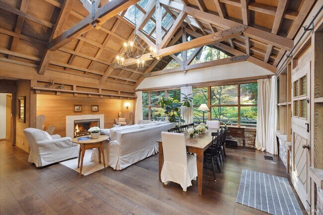 Photo - 224 Cascade Dr