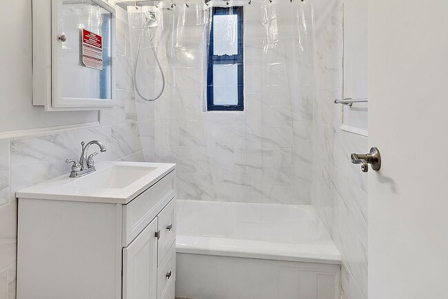 Photo - 2244 Bronx Pk E