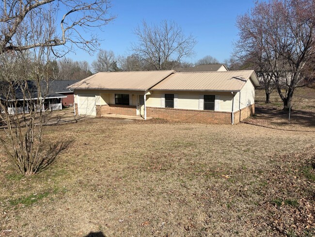 Welcome to this charming 3-bedroom, 1-bath... - Welcome to this charming 3-bedroom, 1-bath... Casa