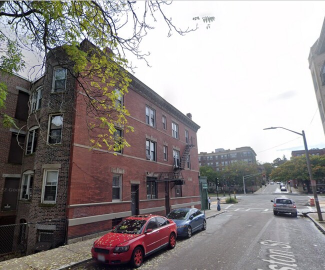 Photo - Very convenient location 1-bed Comm Ave.