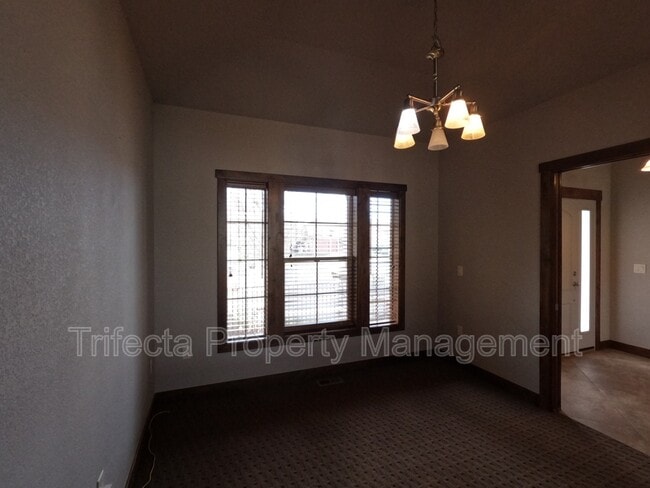 Photo - 1032 Hessen Dr