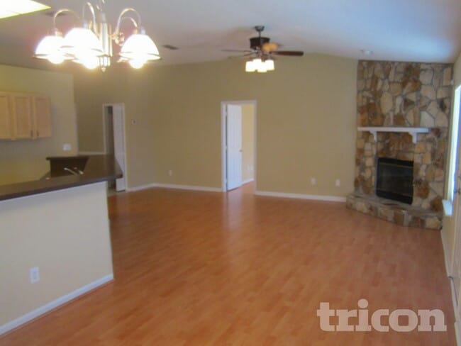 Photo - 325 Island View Cir