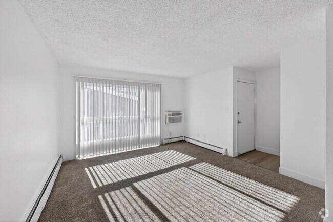 2BR, 1BA - 790SF - Living Room