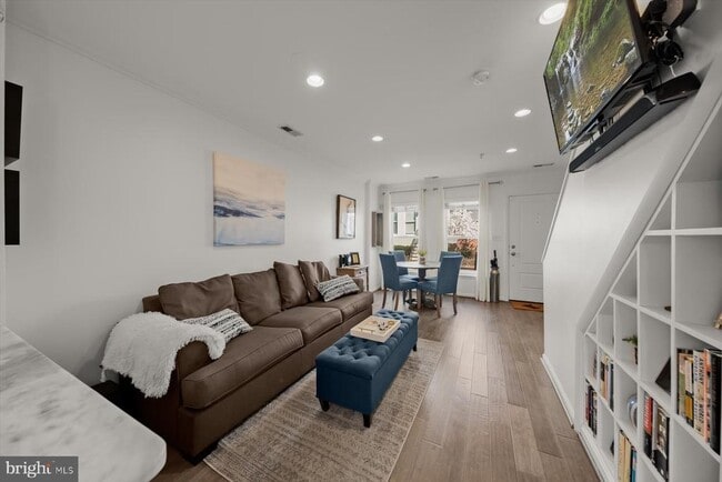 Photo - 1043 5th St SE