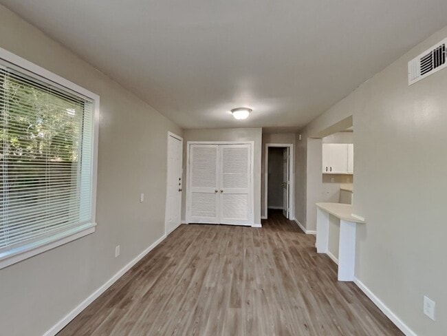 Photo - 2123 Raspberry Ln