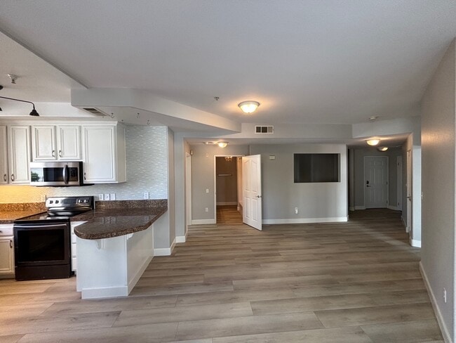 Building Photo - 235 Market St Unit 206