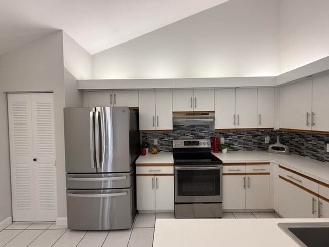 Photo - 1204 Timberlane Cir