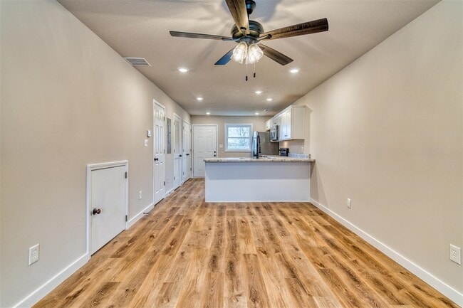 Photo - 913 W 9th St