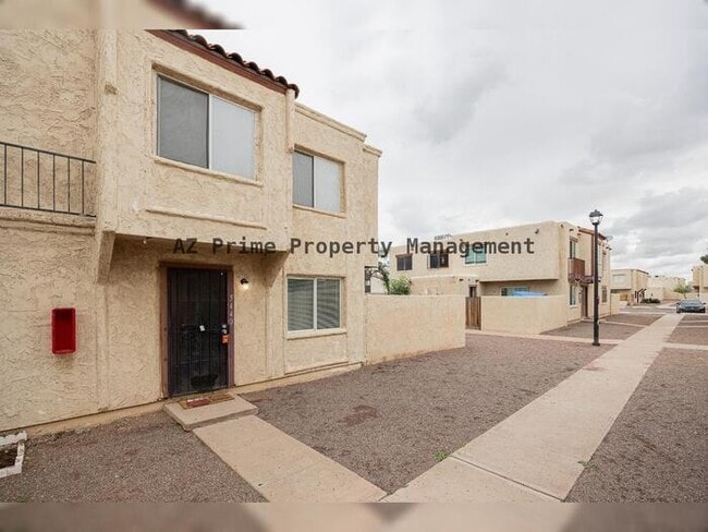 Building Photo - 5440 W Belleview St