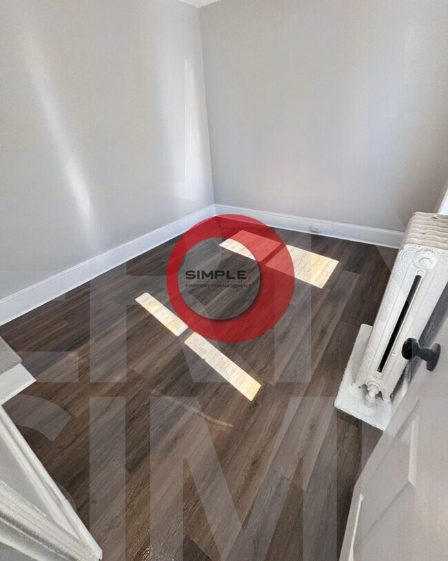 Photo - Huge 7-bedroom 2 baths with laundry on the...