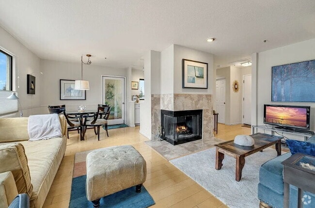Building Photo - Move in and enjoy this amazingly located P... Rental