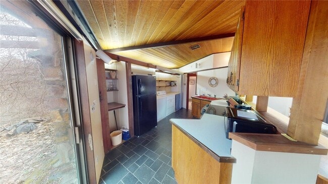 Photo - 200 Steele Rd